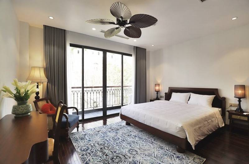 Gia đình cần bán nhanh tòa nhà mặt phố Triệu Việt Vương, đang cho thuê kinh doanh.