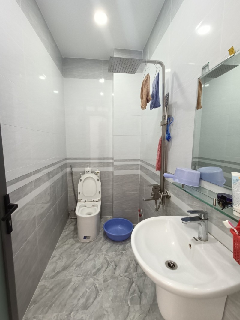 Bán Nhà Chủ Đang Ở Đẹp Lung Linh Bình Tân, 4 tầng, 4PN, Hẻm 7m, Chỉ 6.3 TỶ.