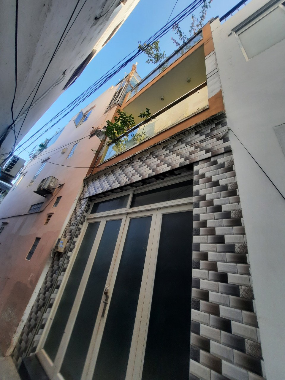 Bán rẻ nhà đẹp 4 x 10m 1 trệt 2 lầu Lê Trọng Tấn Quận Tân Phú TP.HCM