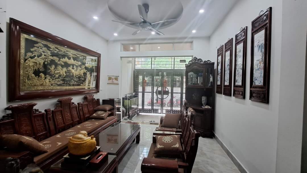 Bán nhà Văn La- Hà Đông, 40m x 4 tầng, MT 4m, sổ đỏ chính chủ, giá 3,8 tỷ