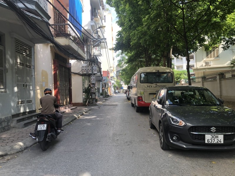 BÁN GẤP LÔ ĐẤT THÔNG SỐ ĐẸP - LÔ GÓC - Ô TÔ ĐỖ CỬA – SÁT MẶT NGÕ – GẦN MẶT PHỐ NGUYỄN VĂN CỪ.