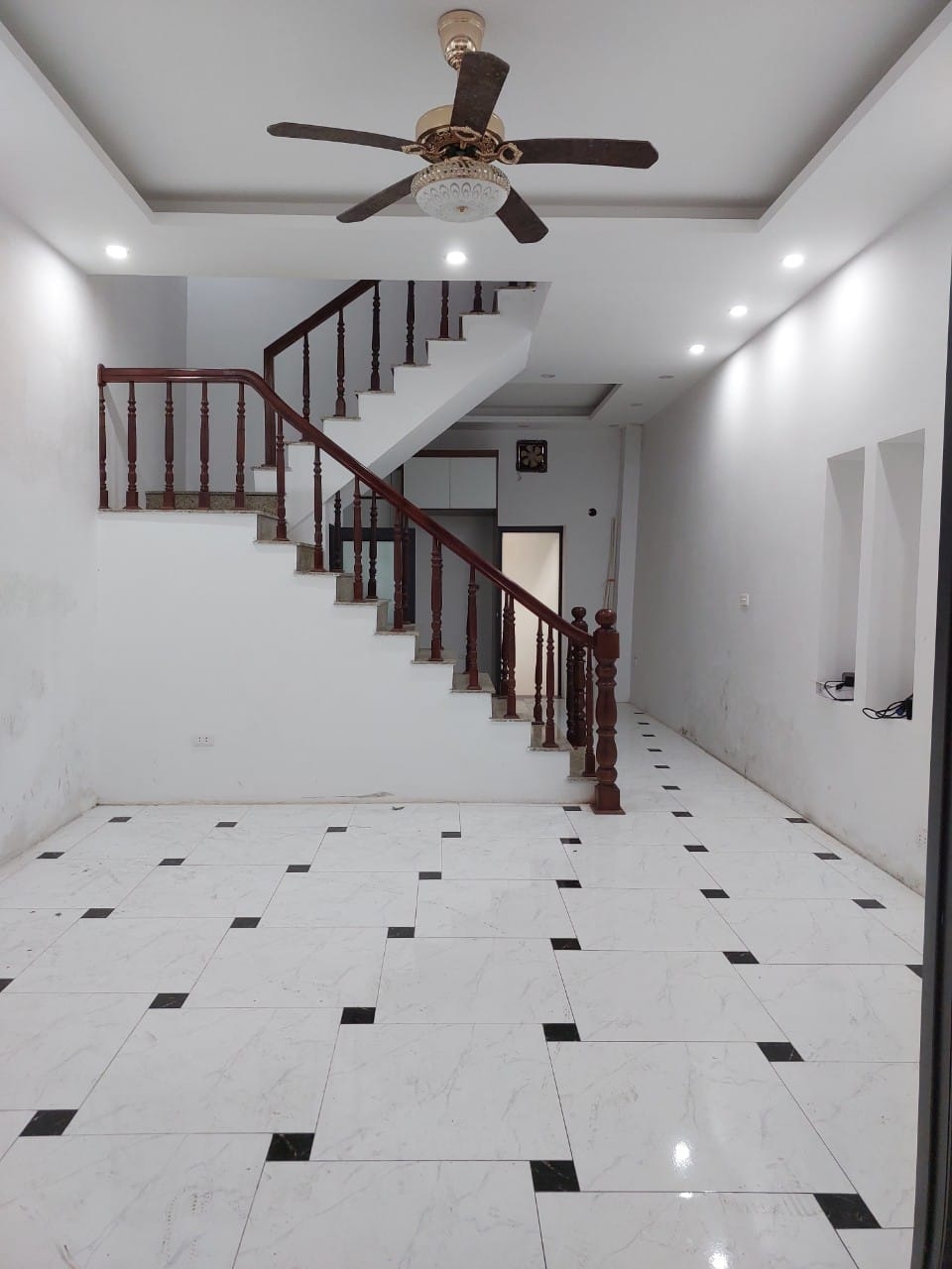 TRẦN KHÁT CHÂN- KIM NGƯU_43M2_5 NGỦ_4.2 TỶ.