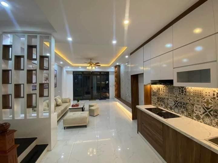 SIÊU PHẨM NHÀ ĐẸP THIẾT KẾ HIỆN ĐẠI 5 TẦNG PHỐ CẦU GIẤY DT:35M2 4 NGỦ MT:3.8M GIÁ: 4.35 TỶ.