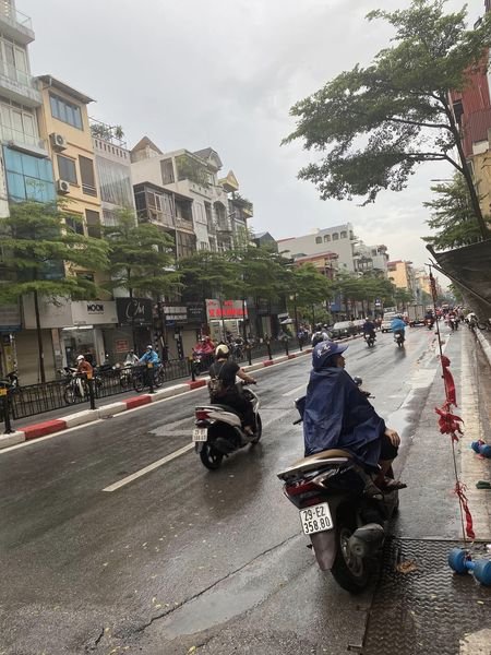 BÁN GẤP NHÀ PHỐ TÔN ĐỨC THẮNG-DT 35M2- 5 TẦNG-MT 5M, XÂY MỚI-TẶNG NỘI THẤT-TRUNG TÂM ĐỐNG ĐA-Ở NGAY-CHỈ 4 TỶx,.