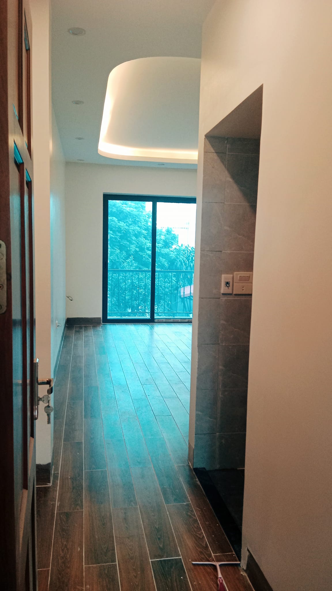 Bán nhà Thạch Bàn, Gân Phố, 40 m2, 5 tầng, chỉ nhĩnh 4 tỷ..