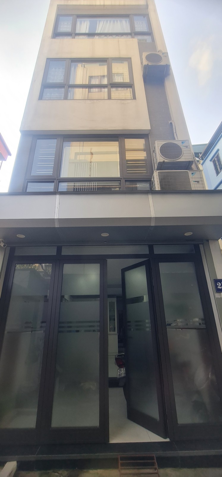 NHÀ ĐẸP - Ô TÔ ĐỖ CỬA,VÀO NHÀ, CÁCH 50M RA MẶT PHỐ GIA THỤY, NHÀ SIÊU ĐẸP, FULL NỘI THẤT XỊN XÒ.