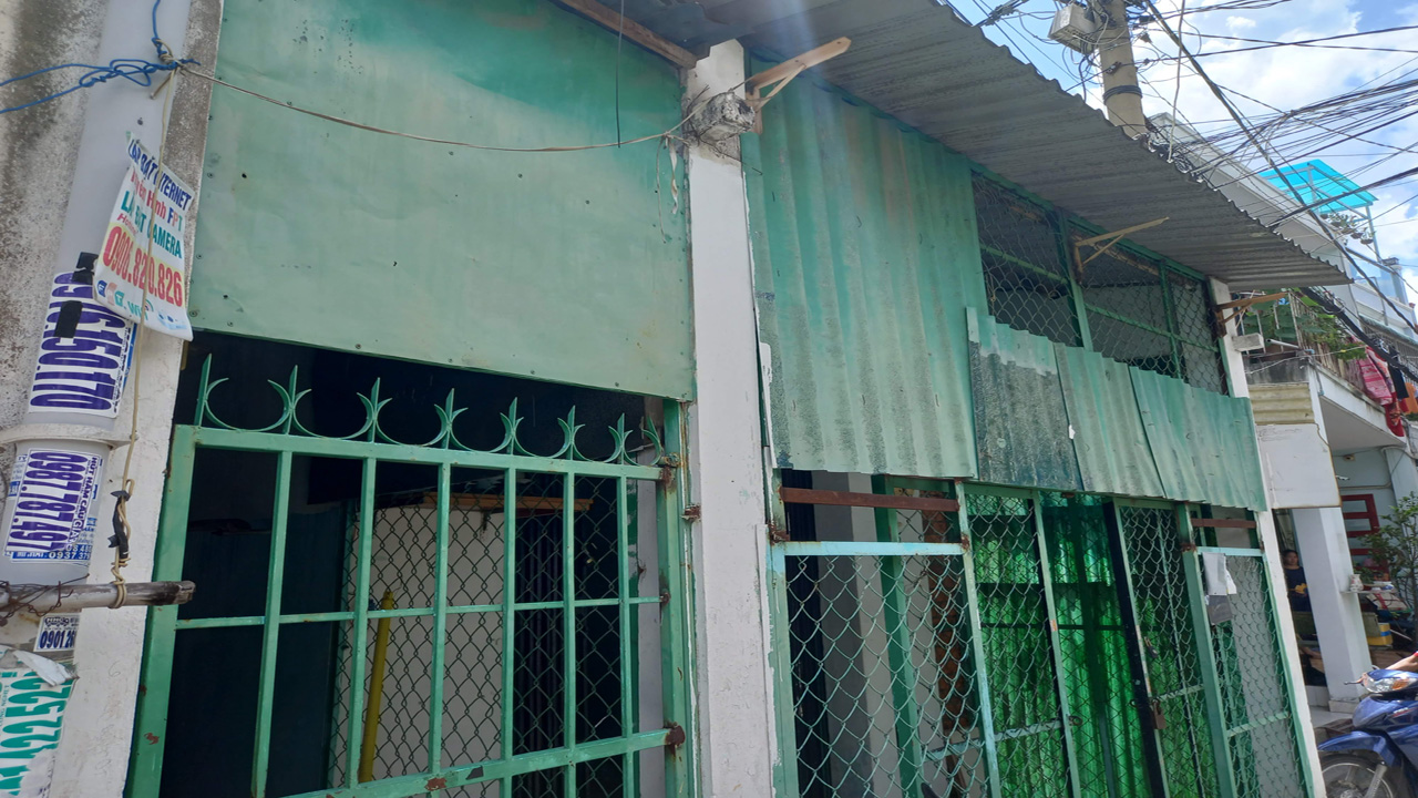 Bán nhà QUỐC LỘ 1A Phường Đông Hưng Thuận Quận 12, Ngan lớn 8m, 3 mặt hẻm, giá giảm còn 3.4 tỷ.