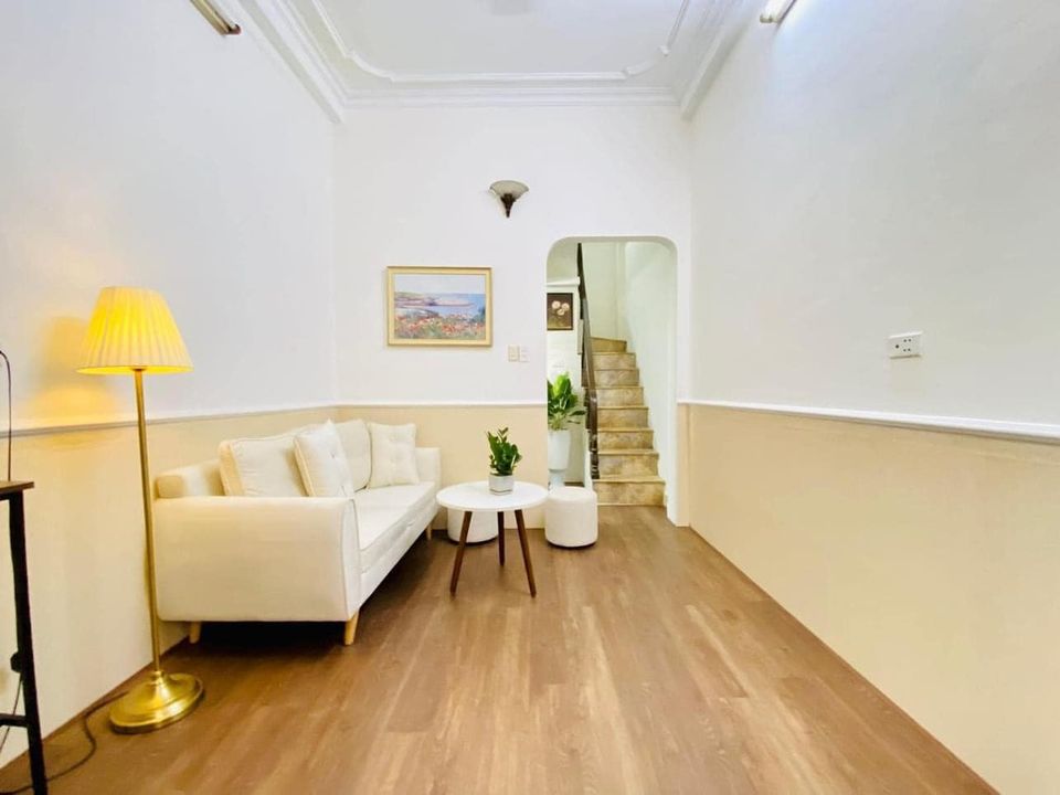 THỊNH HÀO - NGÕ THÔNG - NHÀ ĐẸP Ở NGAY - TRUNG TÂM ĐỐNG ĐA - TRƯỚC CỬA BA GÁC TRÁNH - KINH DOANH ONLINE TỐT