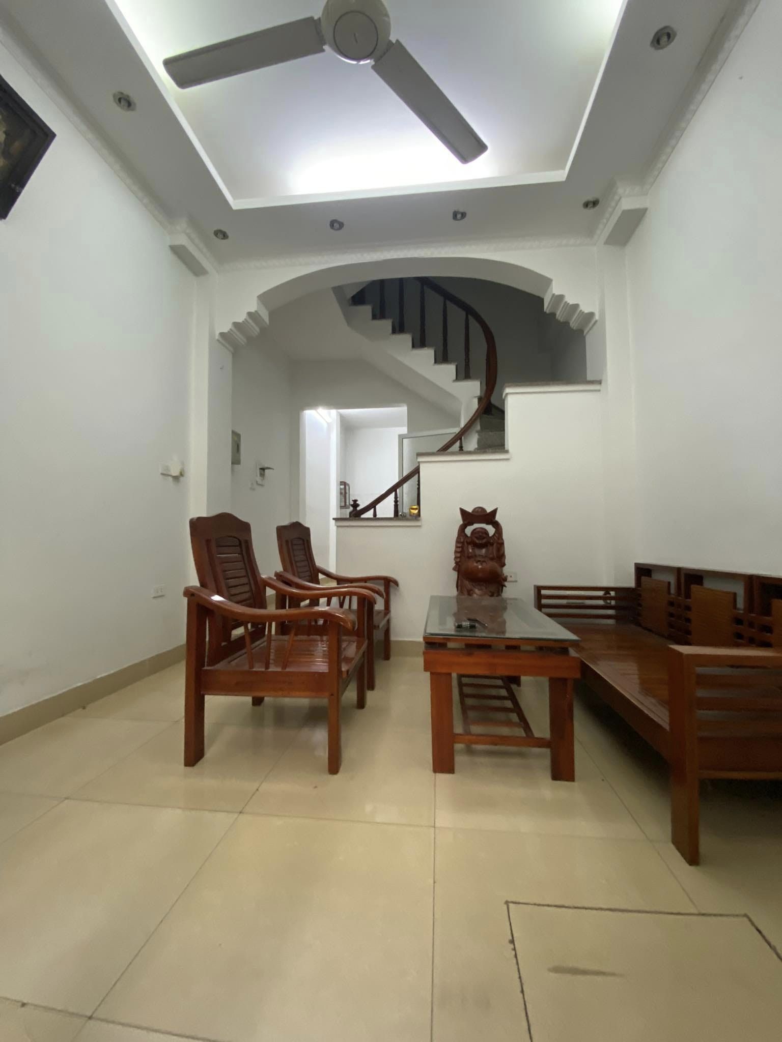 Bán nhà ngõ 192 Lê Trọng Tấn 34m2 giá 3.8 tỷ.