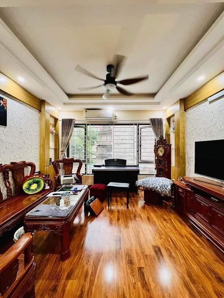 Siêu phẩm nhà Văn Phú, DT 40m2, 4 phòng ngủ, chủ tự xây, ngõ nông, gần phố, giá 3,8 tỷ.