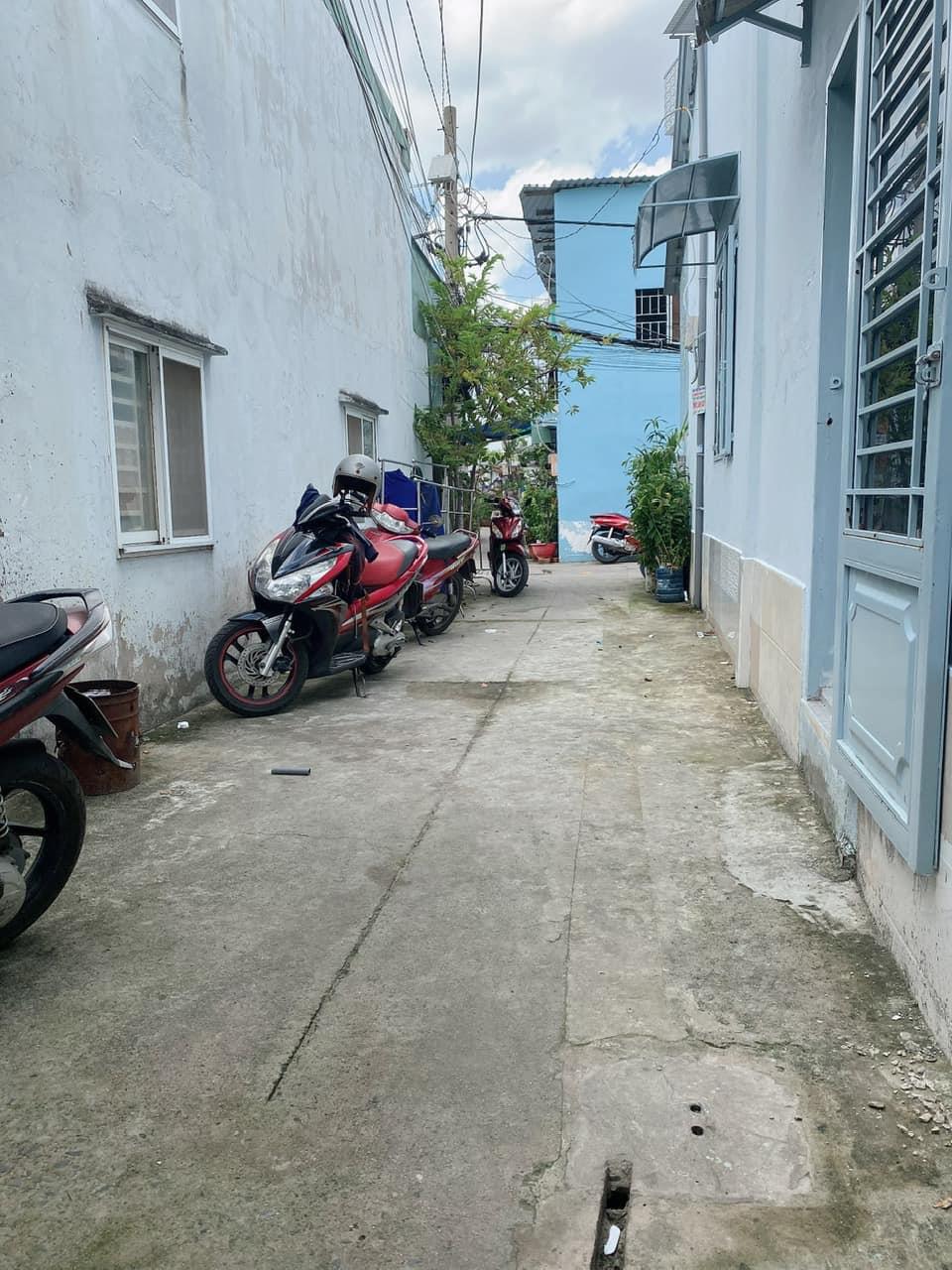 BÁN NHÀ NGUYỄN VĂN QUỲ ,NGANG 5M , NHỈNH 2 TỶ.