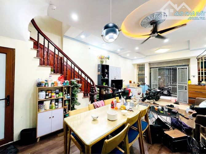 Siêu phẩm nhà đẹp ở ngay Vương Thừa Vũ- Thanh xuân, 40m2 x6T, MT4.8m giá 6.7 tỷ. Gần phố