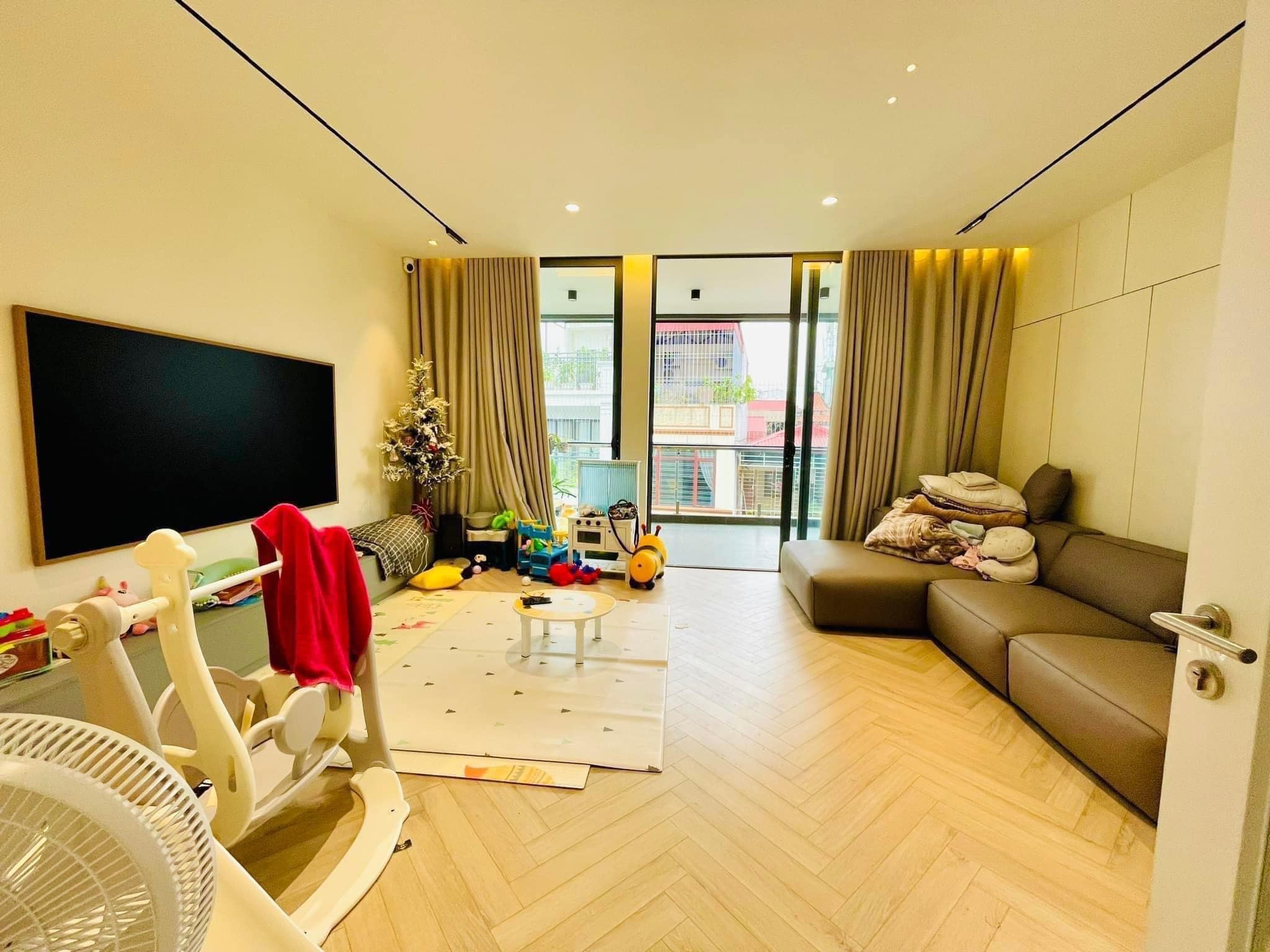 Phố Quần Ngựa, quận Ba Đình. Oto đỗ cửa. DT 36m x 5 Tầng x Giá 5.2 tỷ.