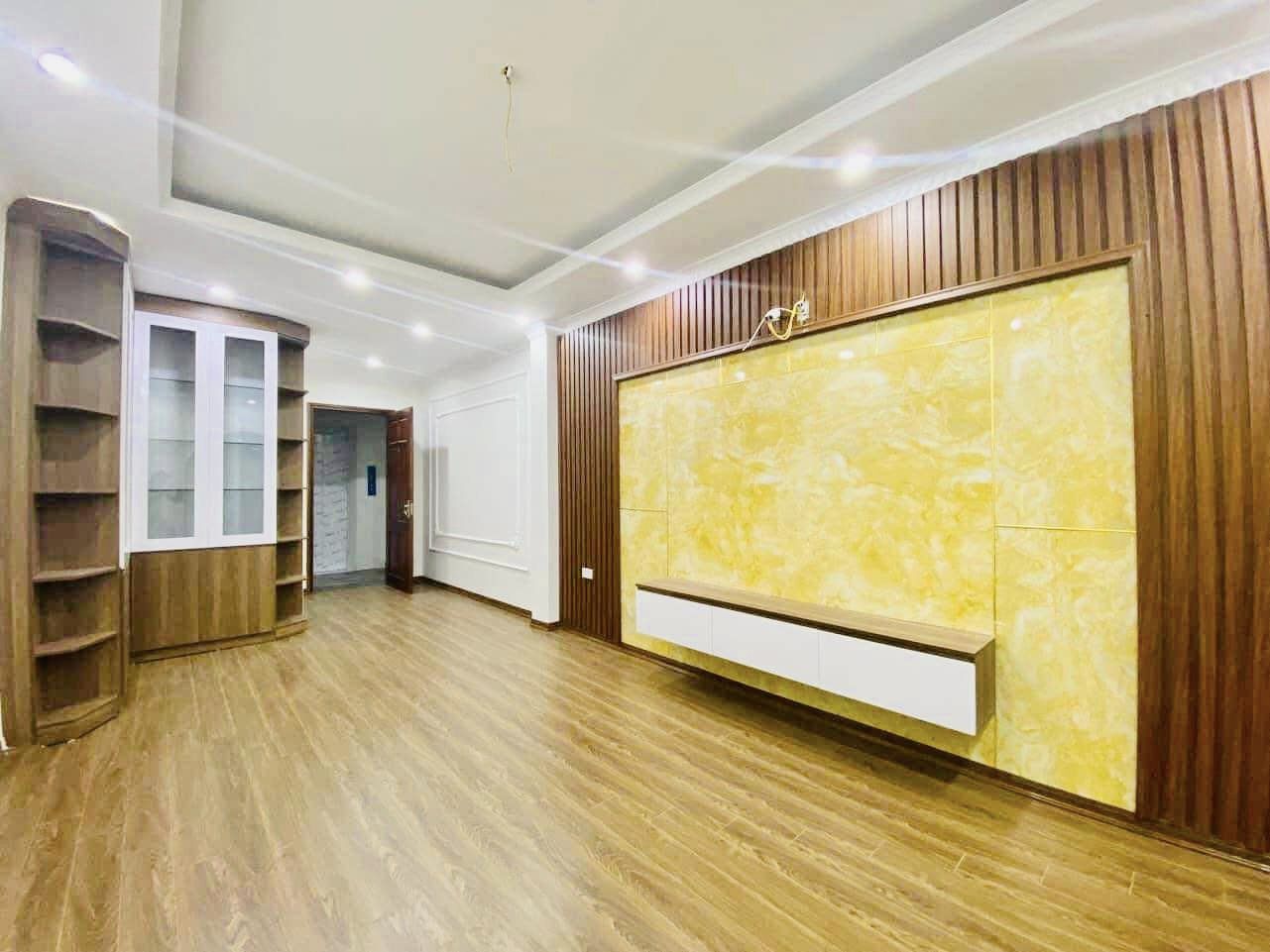 Bán nhà ngõ 72 Nguyễn Trãi 43m2, 6 tầng giá 6.7 tỷ.