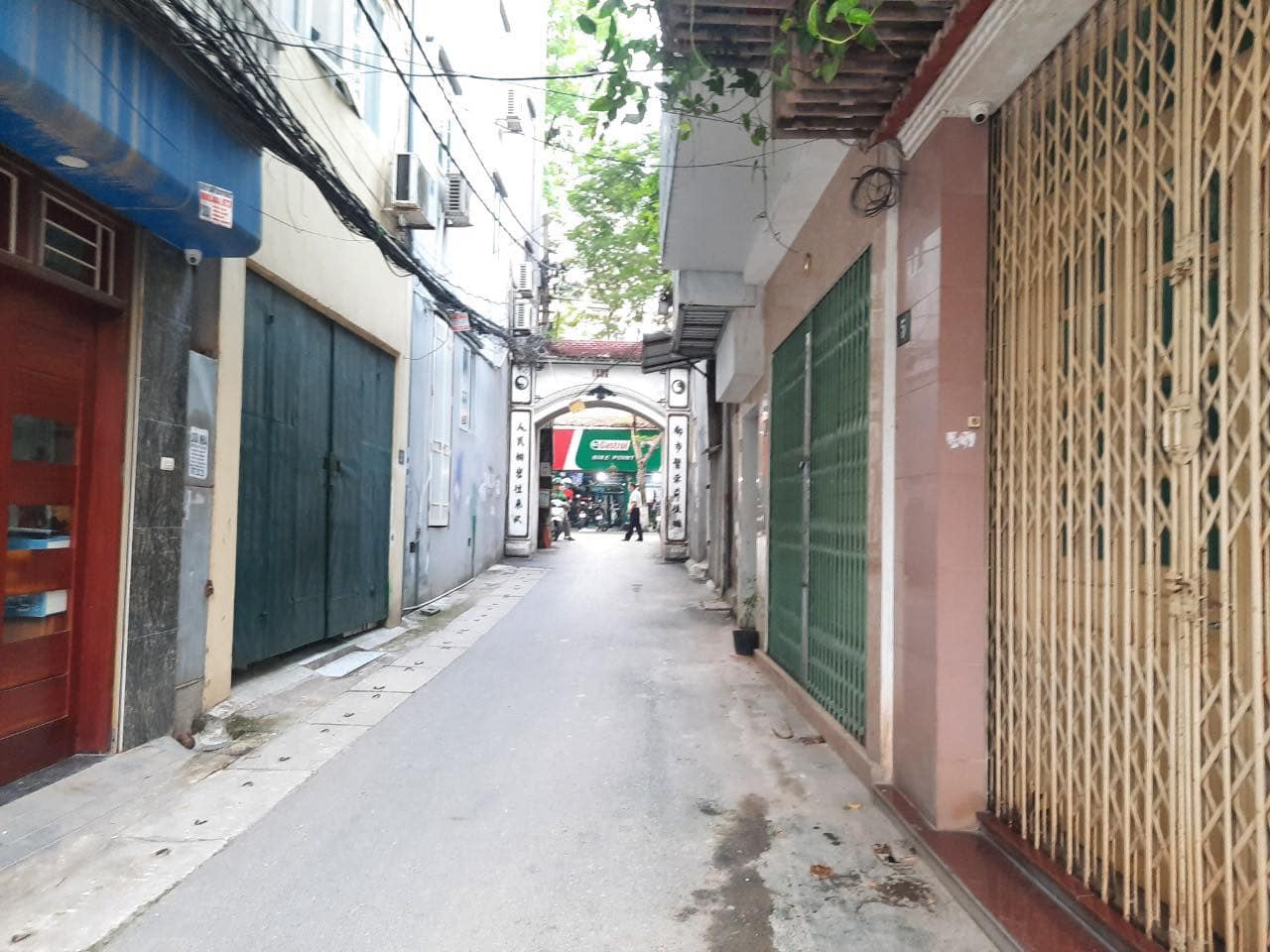 Phố Đội Cấn, Cống Vị. Oto qua nhà - Kinh doanh. DT 25m x 5 Tầng x Giá 3.7 tỷ.