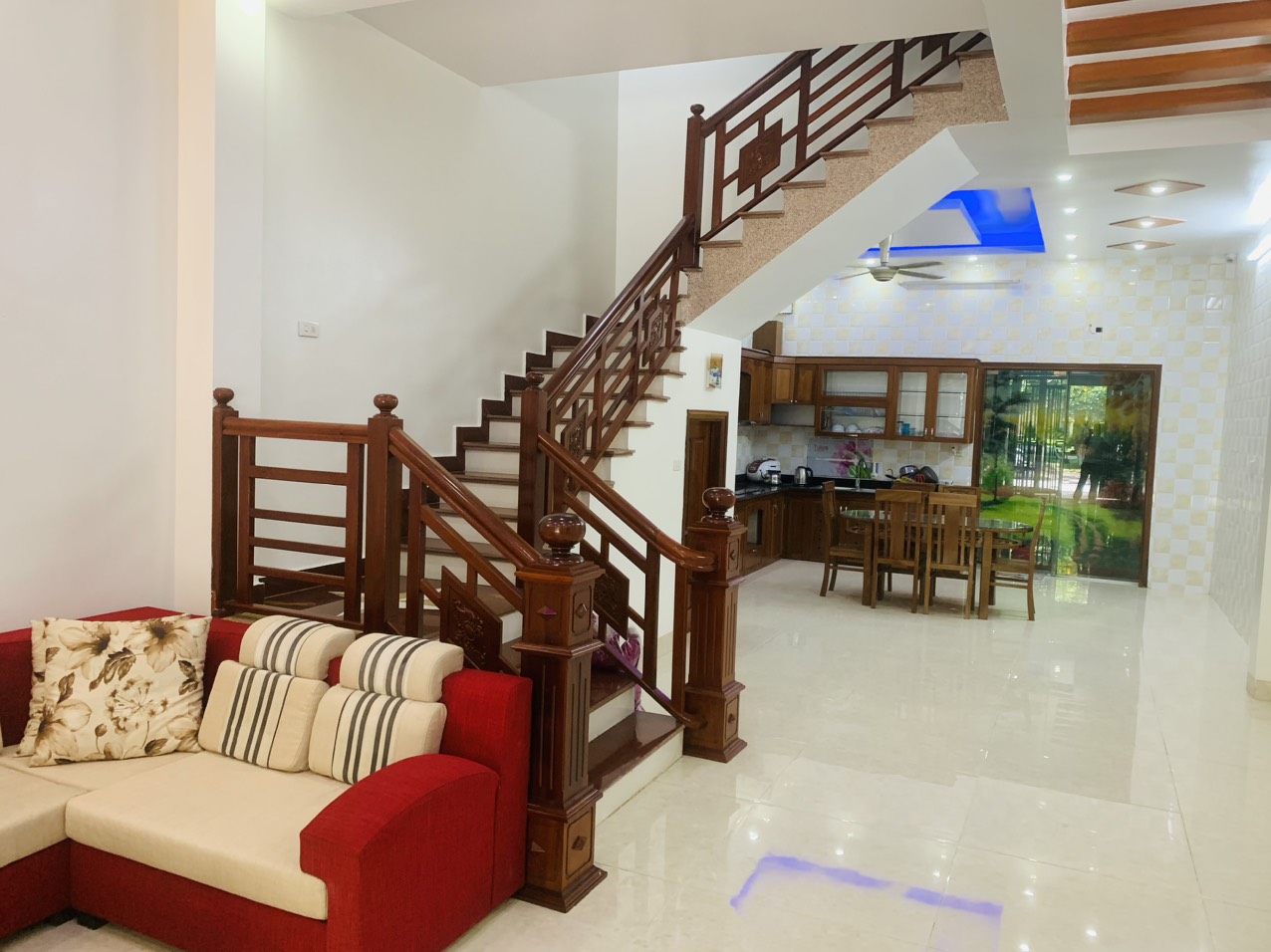 4 TẦNG ĐẸP LUNG LINH -DÂN TRÍ TUYỆT VỜI- LÀN 2 NGUYỄN TRÃI- ĐƯỜNG THÊNH THANG!.