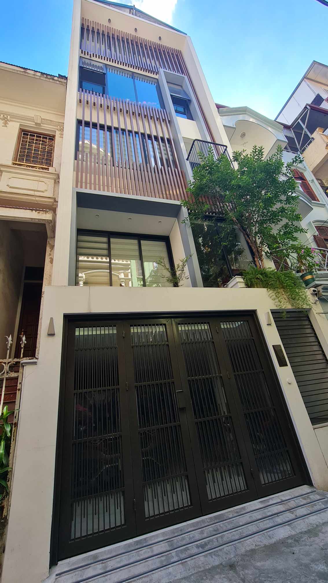 Phố Hoàng Ngọc Phách, Đống Đa, 40m2, 5 tầng, MT 5m, ô tô tránh, kinh doanh đỉnh, giá 11.3 tỷ