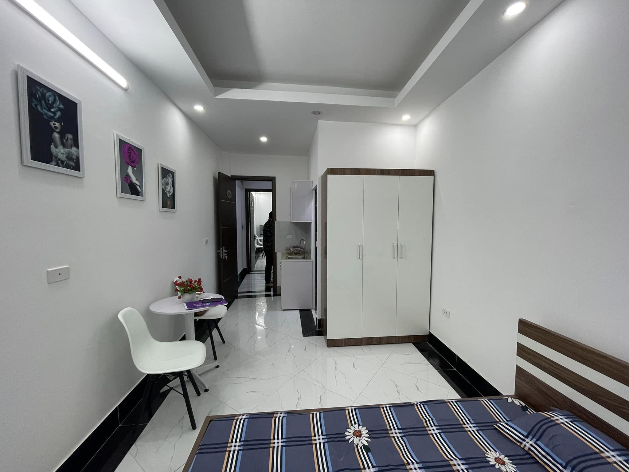 Nhà mới đường Hoàng Mai, DT: 45m2 xây 5 tầng, MT: 3.3m giá 5.68tỷ..