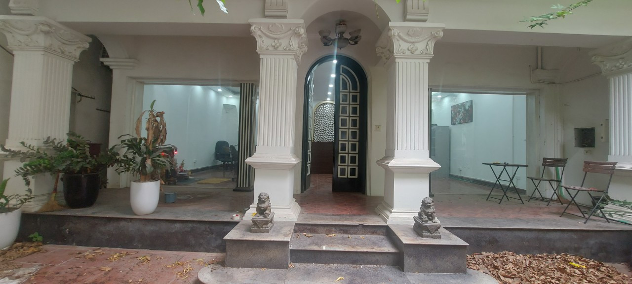 Bán Nhà Phân Lô Hoàng Quốc Việt 195m MT 7,2m Giá chỉ 130tr/m2 Ô tô, nhìn ra phố HQV, view thoáng LH 0968456498