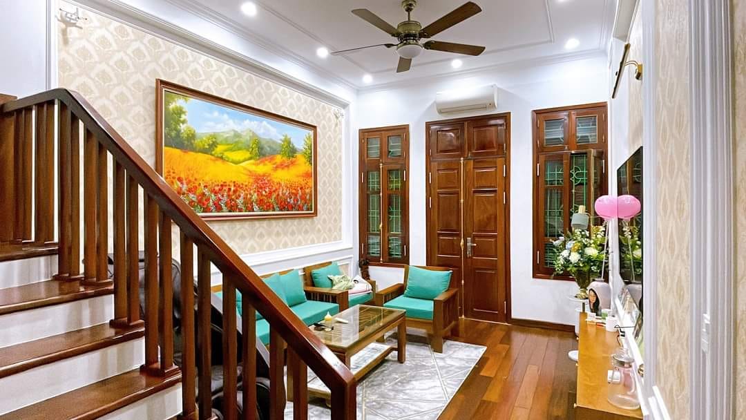 Bán nhà lê trọng tấn, DT 39m, 5 tầng hiện đại, cách phố 50m, sổ đỏ chính chủ, giá 3,6 tỷ.