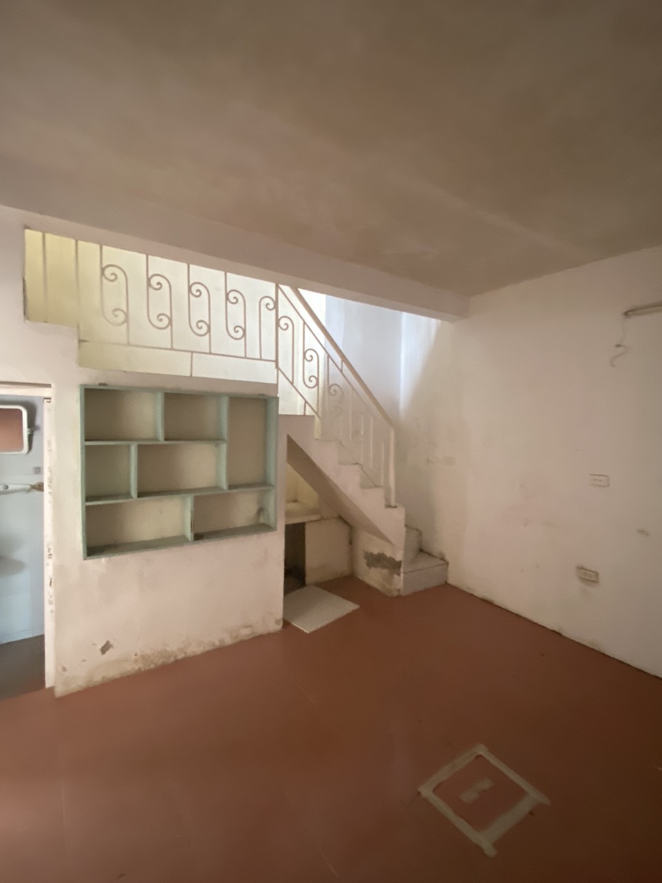 Cho thuê nhà mặt ngõ 279 Phố Đội Cấn, Ba Đình. Kinh doanh hoặc ở bất chấp. Chỉ 10tr.