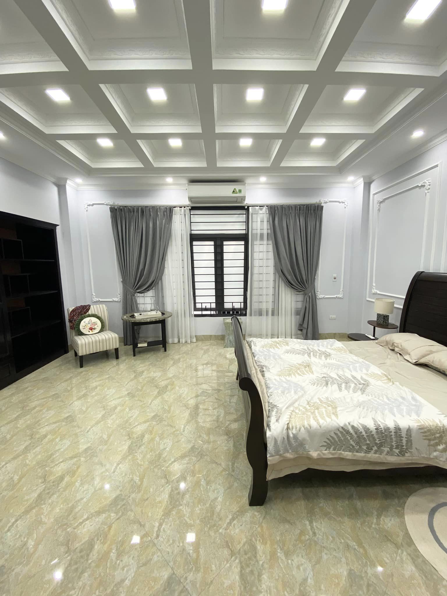 NHÀ ĐẸP PHỐ NGUYỄN VĂN CỪ, NGÕ TO, SÁT PHỐ - THANG MÁY - KINH DOANH, AN SINH.