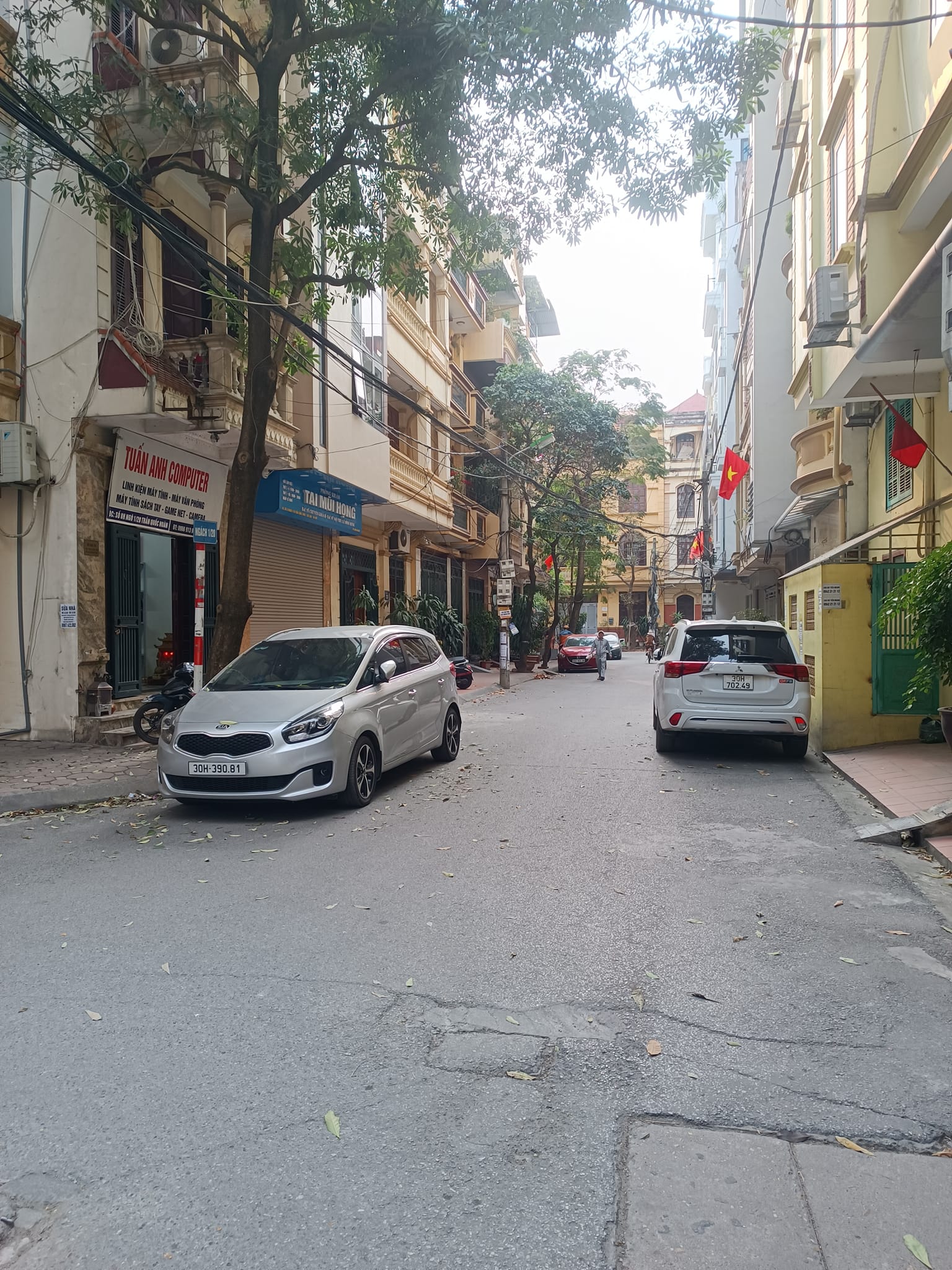 HIẾM!!! Bán Nhà Phân Lô Trần Quốc Hoàn 55m2 – Ô Tô ra vào – Chỉ Hơn 9 Tỷ.