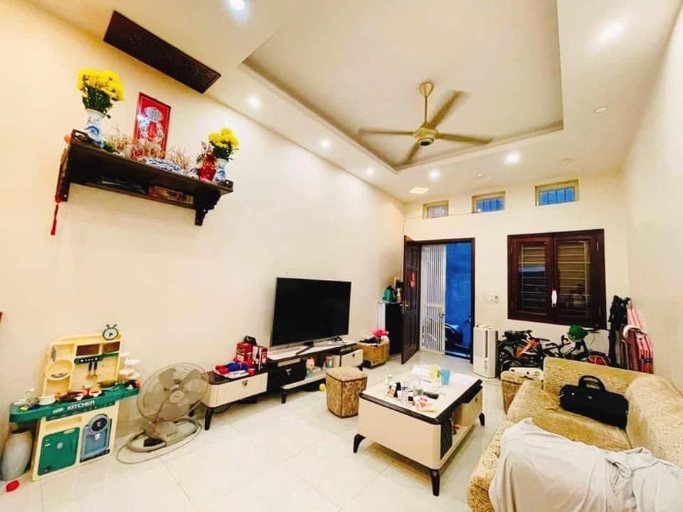 Nhà khu Bách Khoa, Xây Dựng, Kinh tế quốc dân, 45m2, lô góc, chưa tới 5 tỷ.