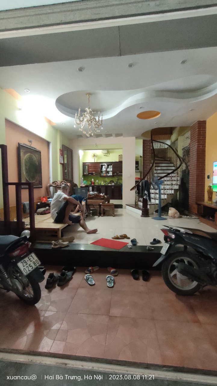 Bán nhà Bạch Mai Hai Bà Trưng 50m ra phố Giá 8.2 tỷ (có thương lượng) +DT: 65m2 x 5 tầng