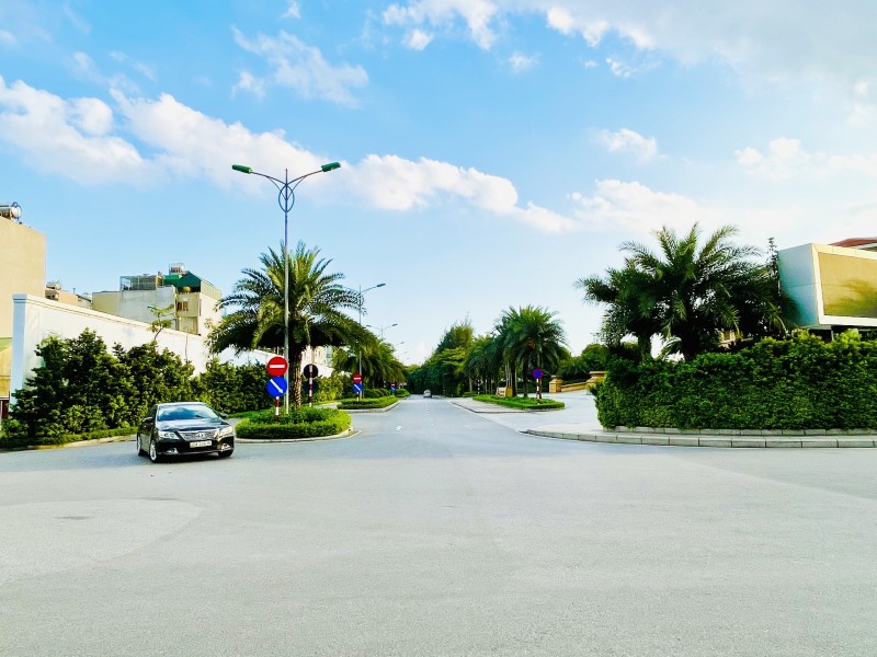 LÔ ĐẤT KHU PHÂN LÔ QUÂN ĐỘI – 918 PHÚC ĐỒNG - LÔ GÓC Ô TÔ TRÁNH 2 MẶT – HÀNG XÓM SÂN GOLF HIMLAM.