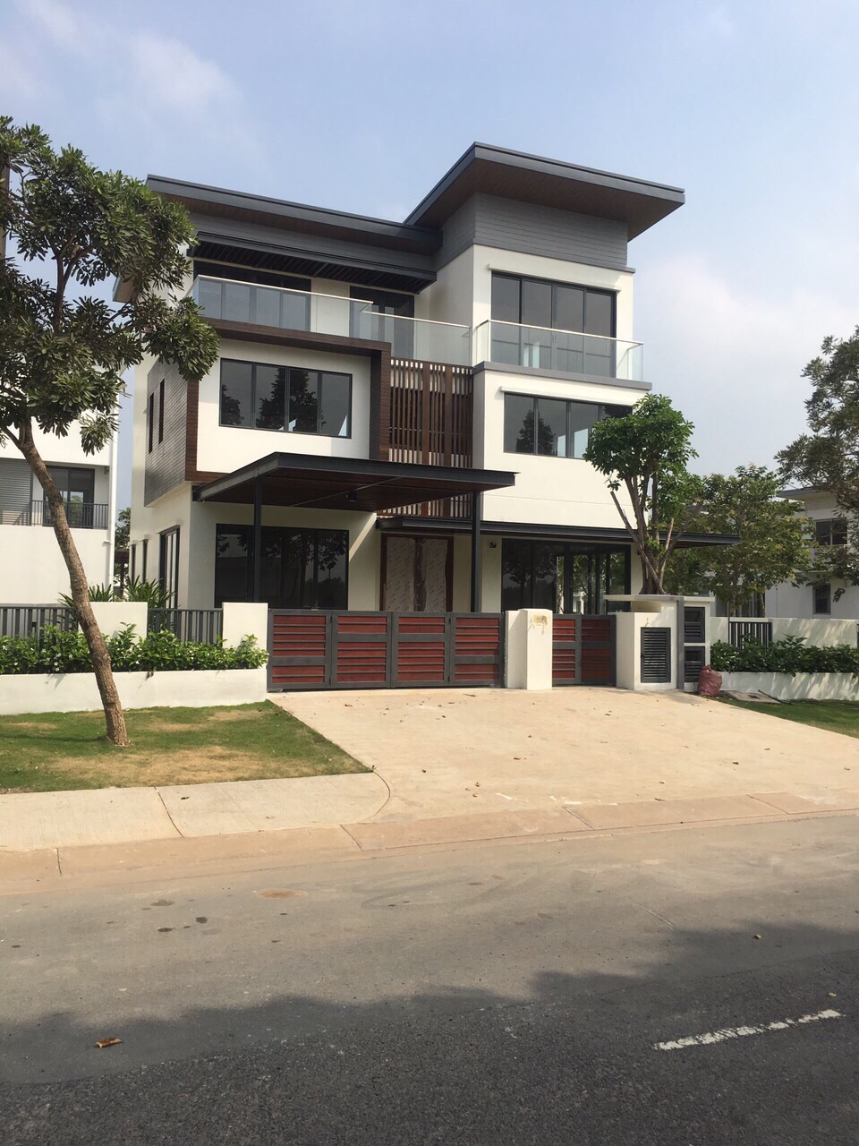 Cần bán rẻ Villa Swanbay 15 x 22m đảo Đại Phước Nhơn Trạch Đồng Nai.