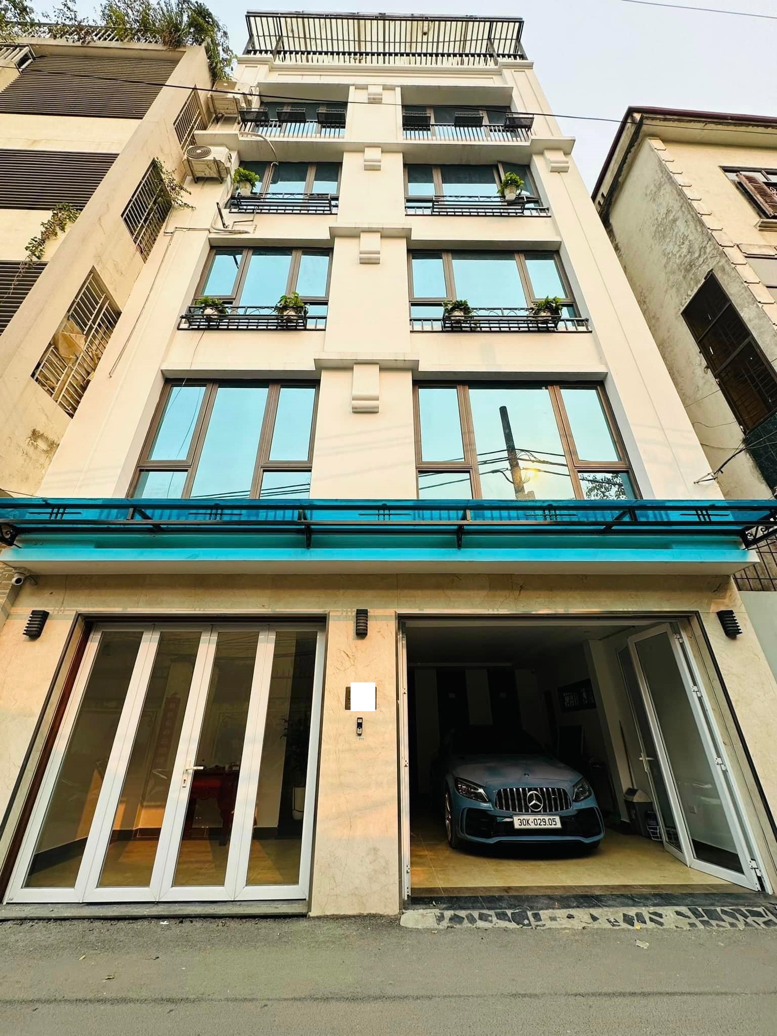 Bán nhà Hoàng Văn Thái, lô góc, thang máy, kinh doanh 7 tầng 60 m2 giá 15.6 tỷ