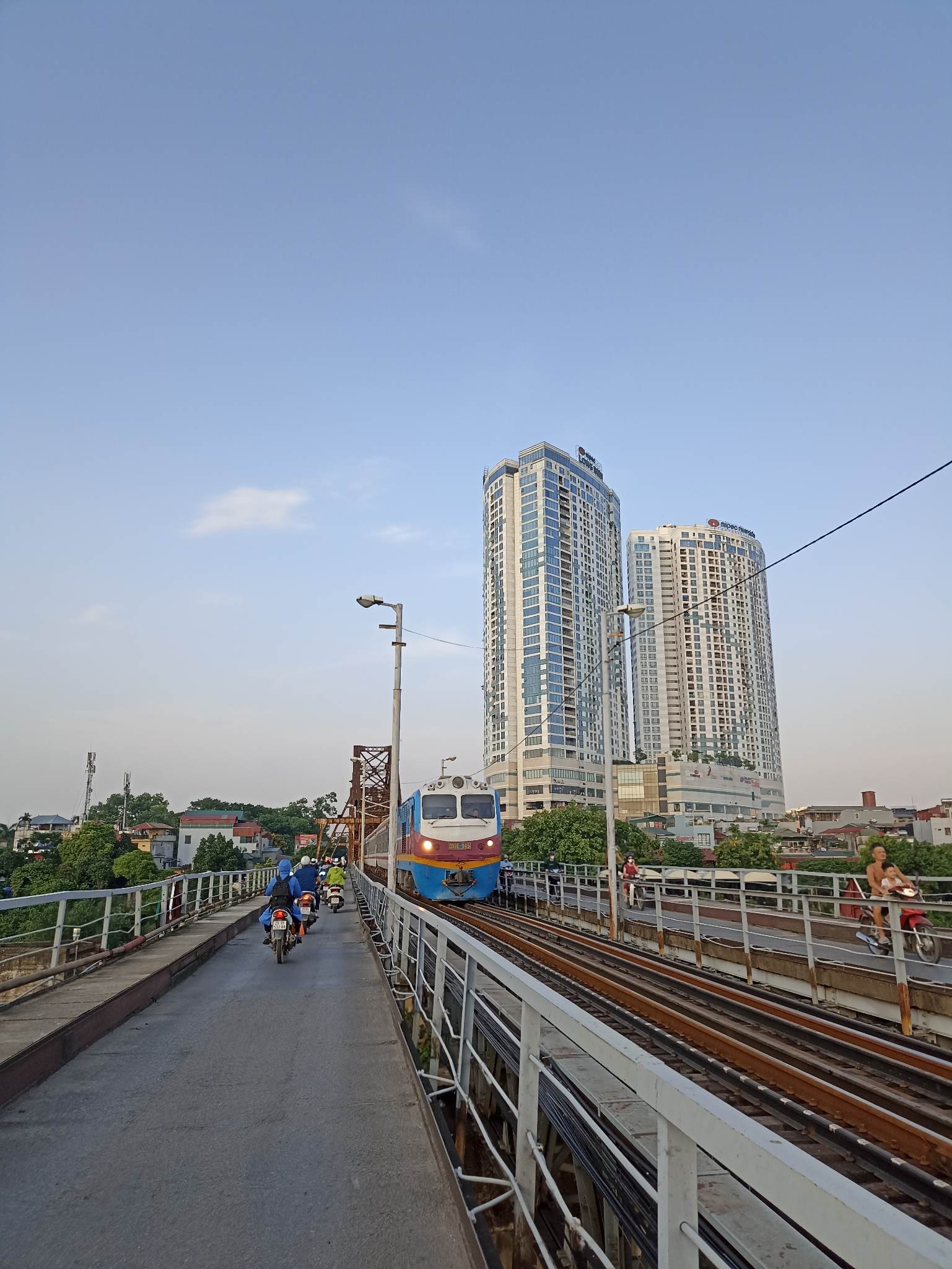 CẦN BÁN NHÀ DÒNG TIỀN NGỌC LÂM 40 TRIỆU 1 THÁNG VỪA Ở VỪA CHO THUÊ GIÁ HƠN 11TỶ. Ô TÔ, KD.