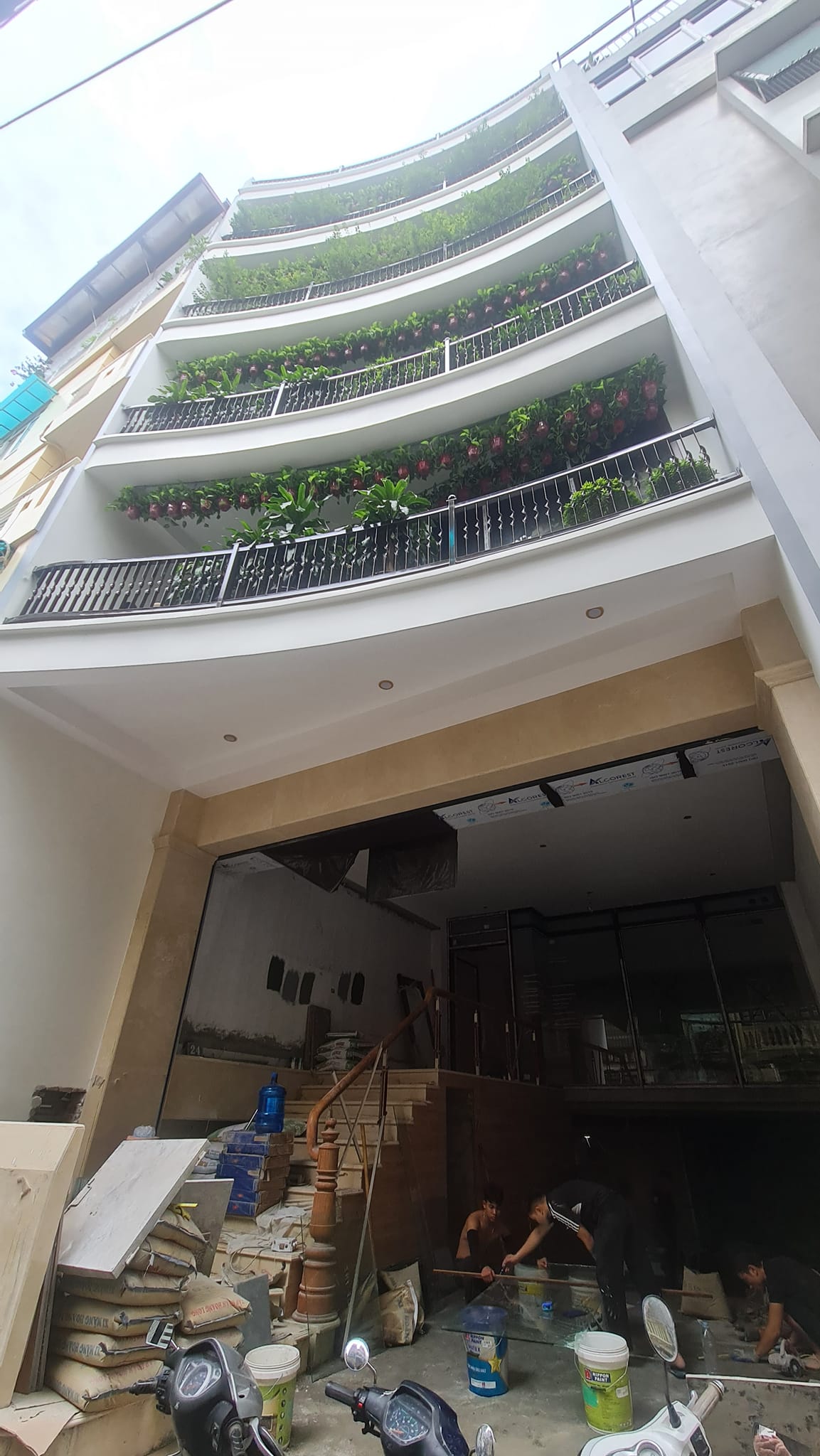 Bán văn phòng ngõ 121 Thái Hà 225m2 10 tầng mặt tiền 7m giá rao bán 63 tỷ.