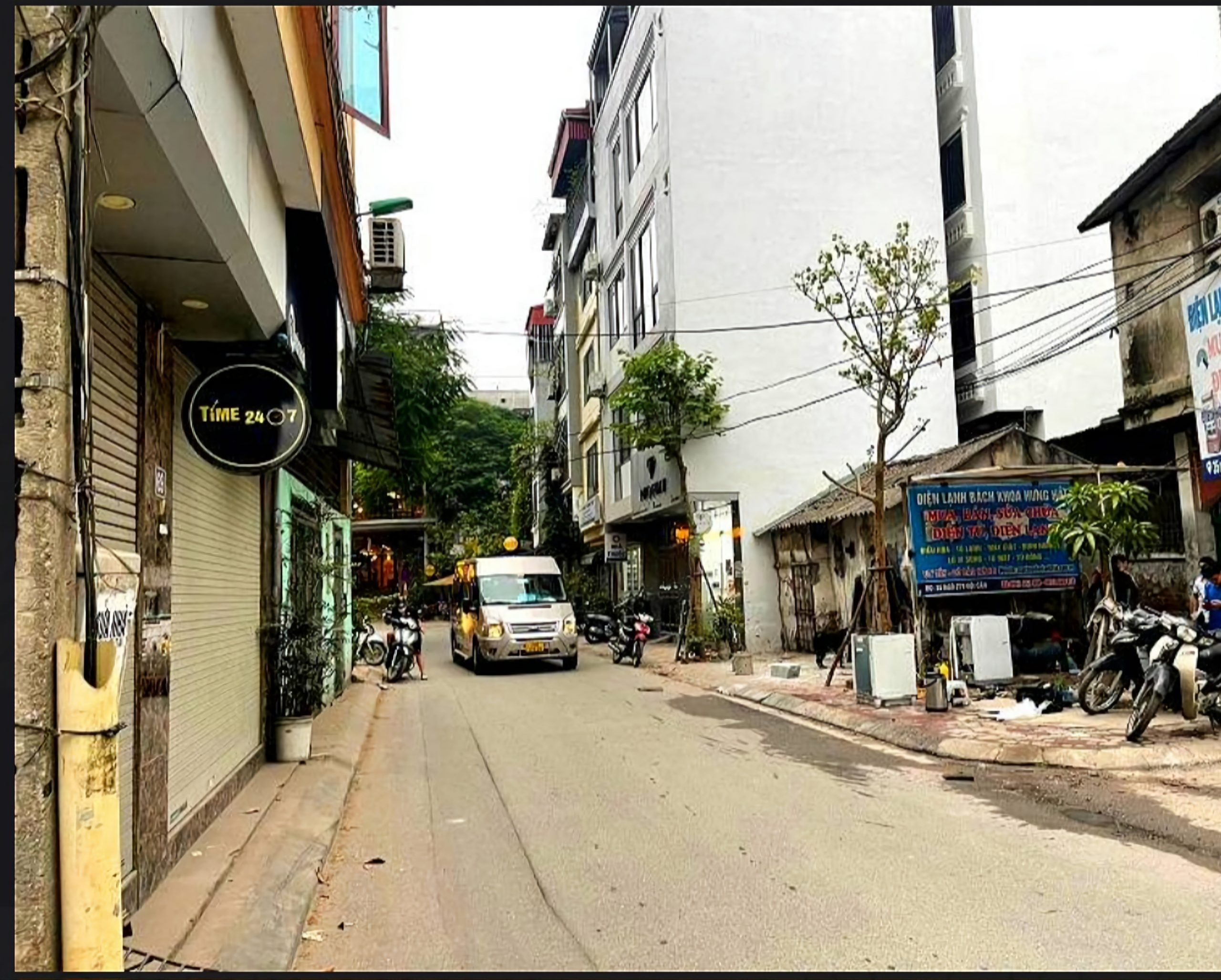 Bán nhà Hoàng Hoa Thám, 68m x ngang 5m, giá 10.8tỷ, ô tô, kinh doanh