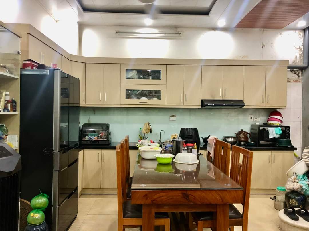 Bán nhà phố Văn Cao, Quận Ba Đình, 52m2, MT 6m, giá 10.7tỷ, Kinh doanh, Ô tô tránh