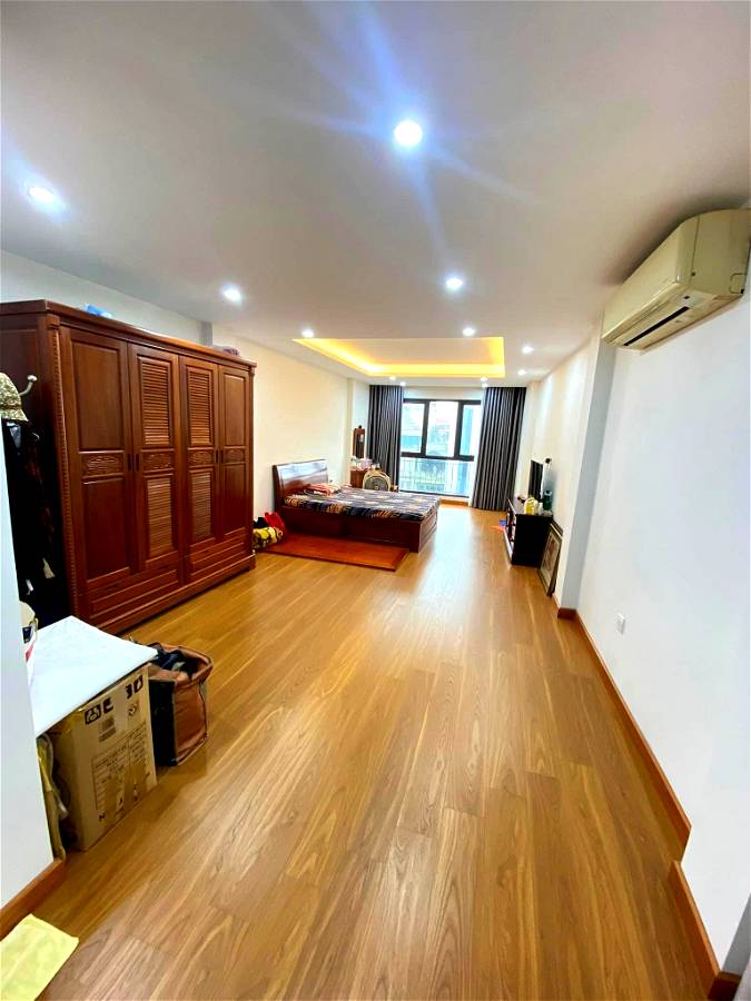 Bán nhà Phố Đỗ Quang, Cầu Giấy 50 m2, 2 MT, ô tô vào, ở sướng, cho thuê dễ.