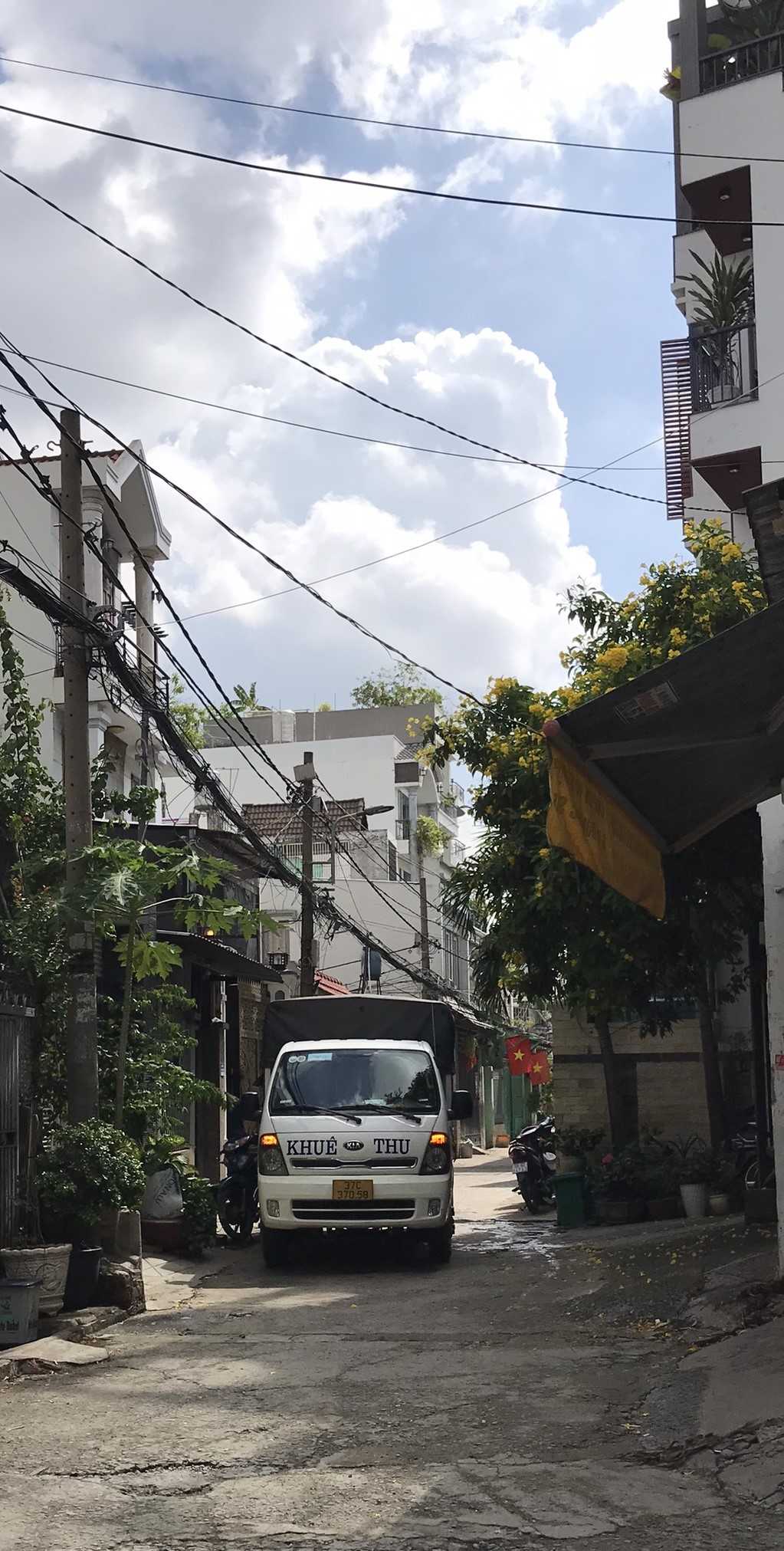 HẺM XE TẢI THÔNG NGUYỄN TƯ GIẢN NHÀ 2 LẦU 40M2 TIỆN KD NHỈNH 3 TỶ.