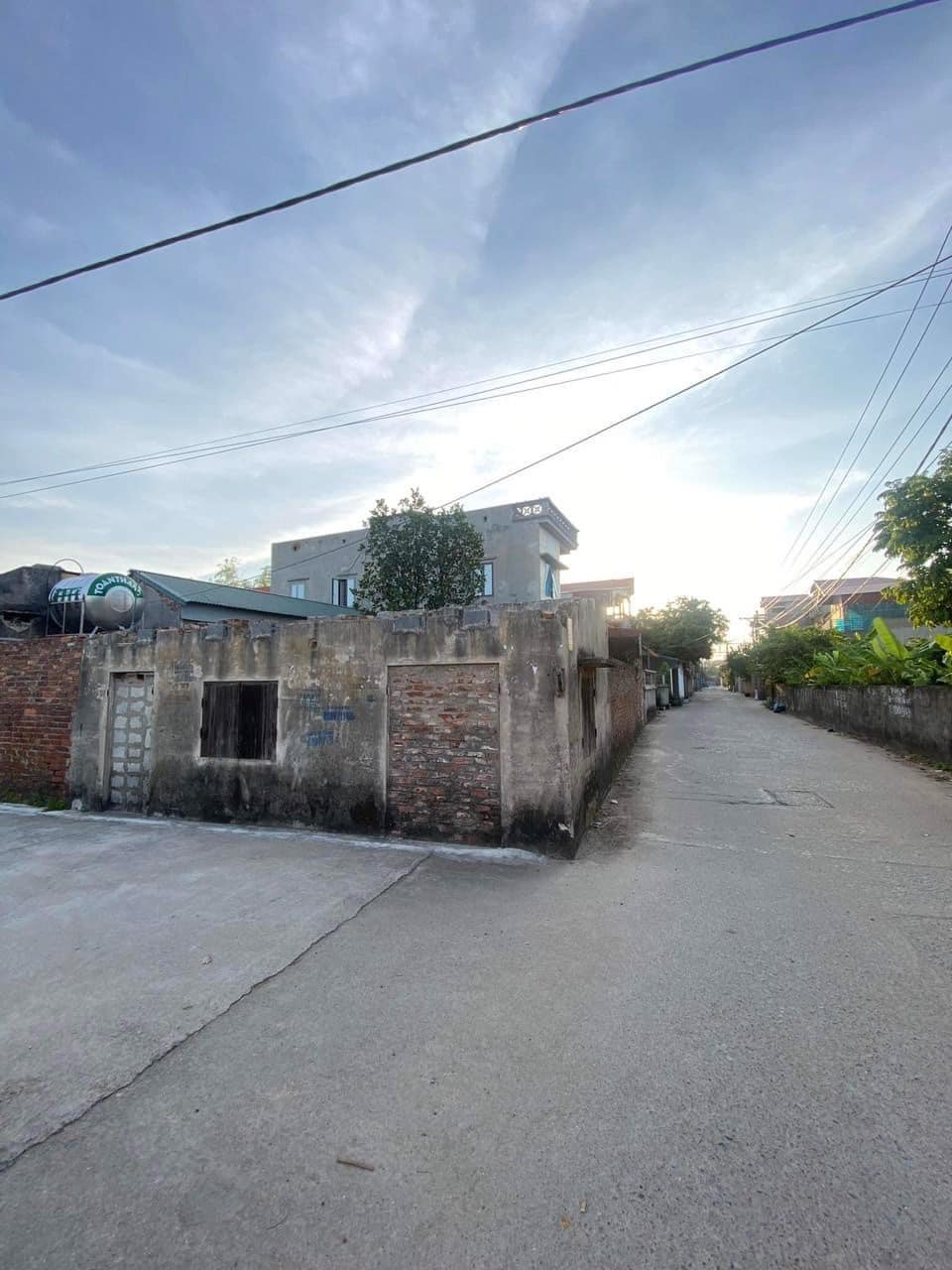 Cần bán gấp lô đất Chỉ Đạo - Văn Lâm, Ô tô vào thoải mái. 1.x tỷ.