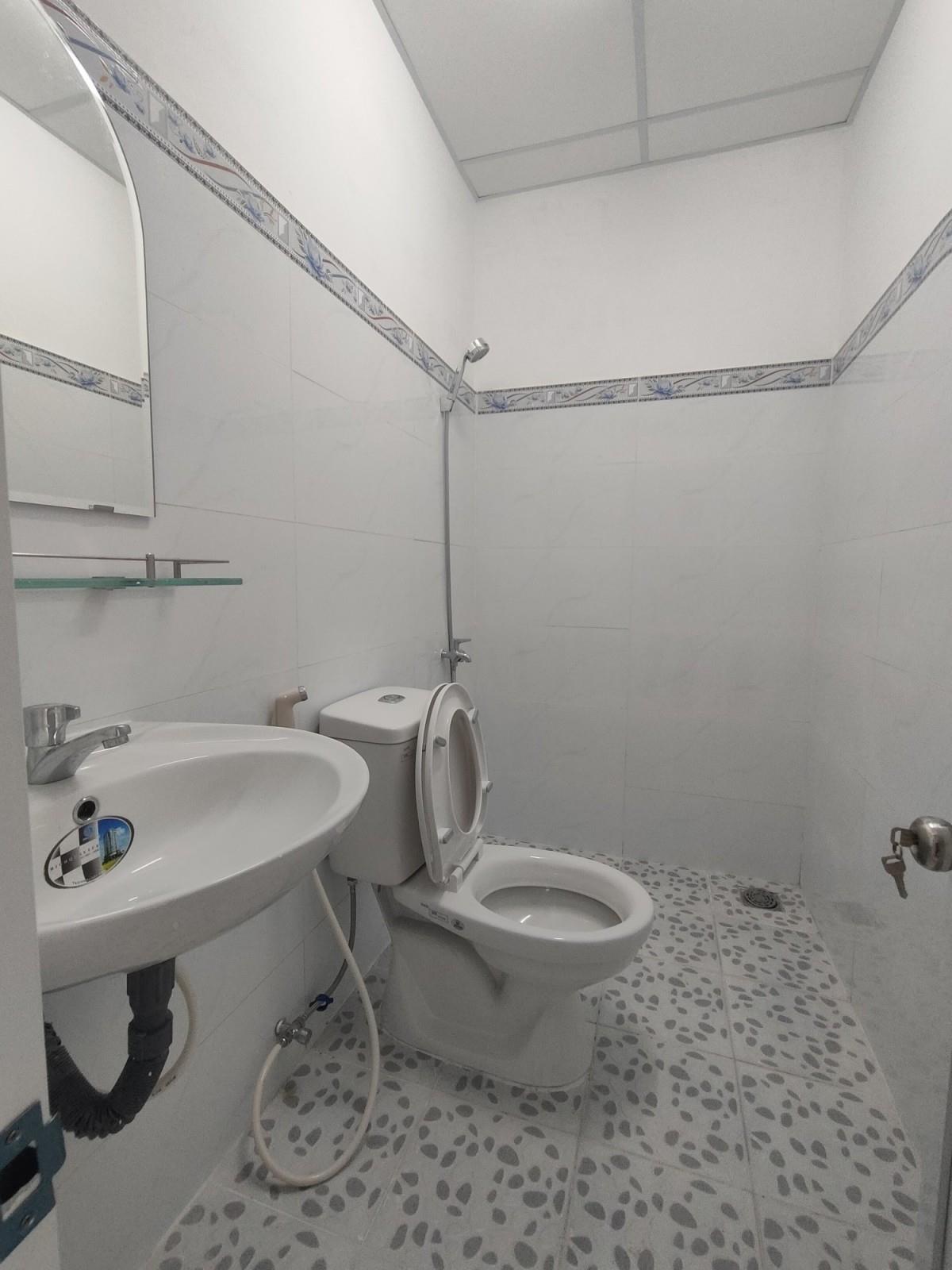 Nhà mới HXH Đường số 11 Trường Thọ Thủ Đức, 96m2, 2 tầng, giá chỉ 4.9 tỷ.