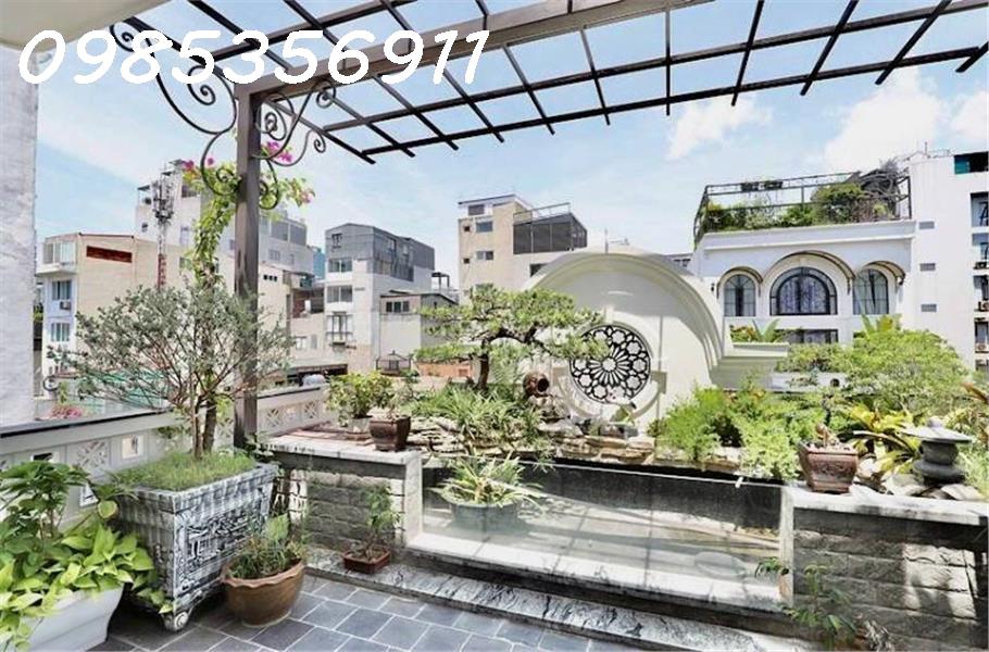 Gia đình bán nhanh tòa nhà mặt phố Triệu Việt Vương 12 tầng, vị trí gần VinCom, mặt tiền 9m.