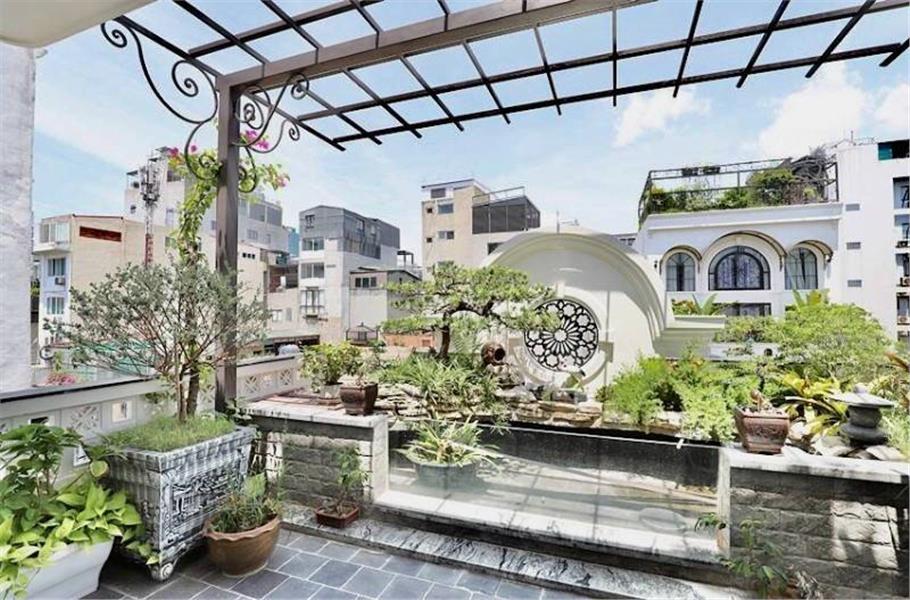 Gia đình em bán nhanh tòa nhà mặt phố Triệu Việt Vương 12 tầng, vị trí gần VinCom, mặt tiền 9m.