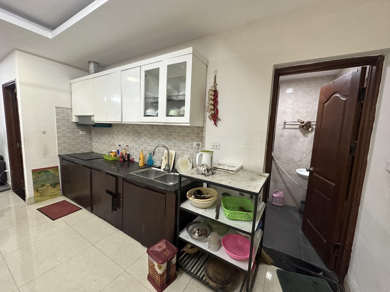 Ngày lành tháng tốt, Em bán căn 2PN tòa Vina C, Vinaconex 2.