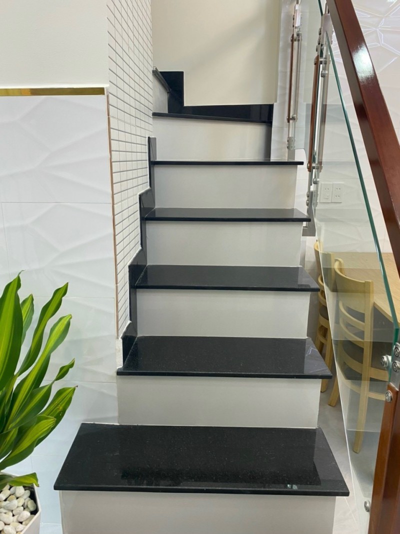 Bán nhà HXH sát Lê Đại Hành, Quận 11, 30m2, 3 tầng, chỉ 4 tỷ nhỉnh.