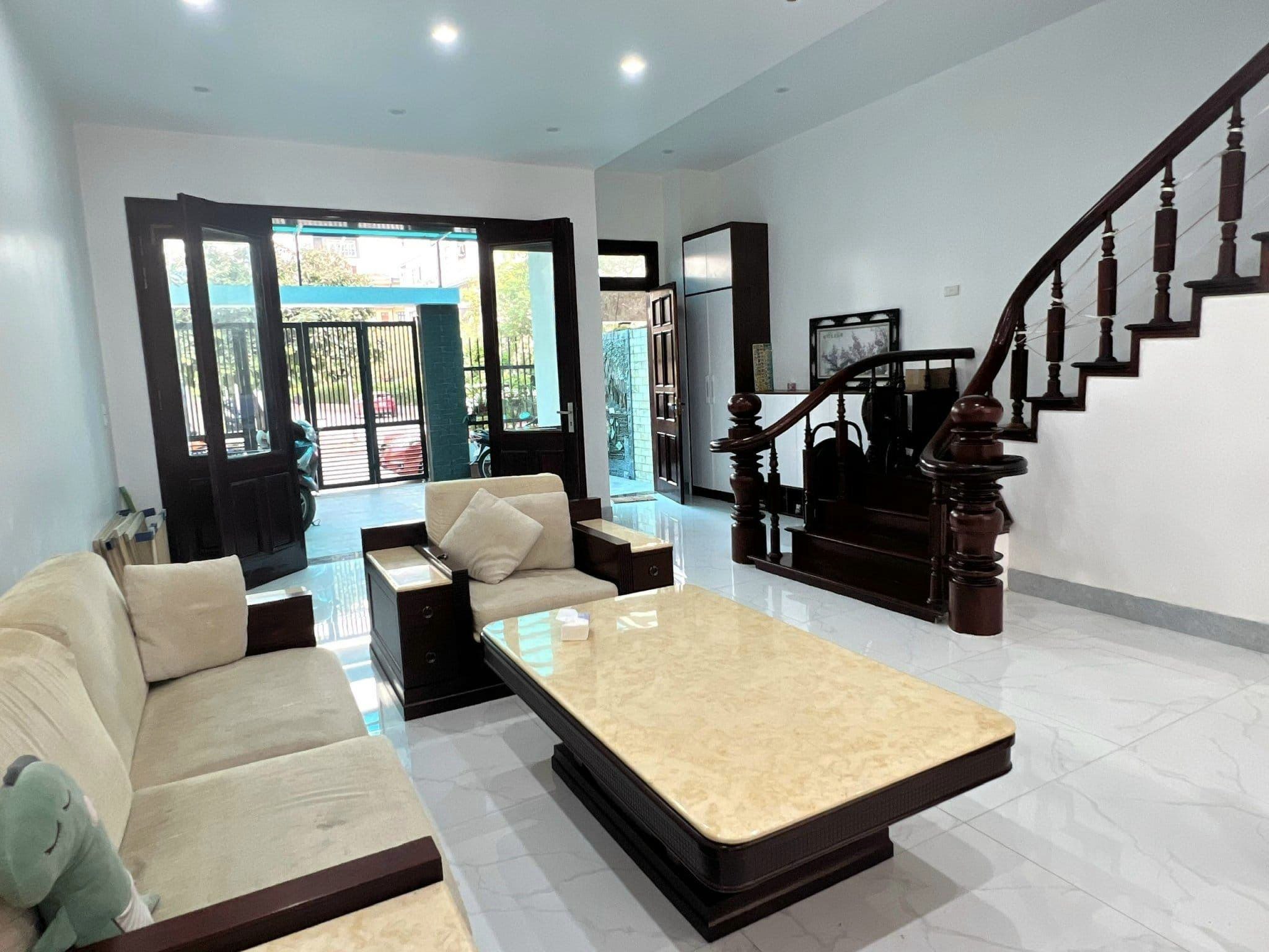 Hạ Chào! Bán nhà ngõ 61 Lạc Trung, Phân lô oto tránh, ngõ thông, mặt tiền rộng, giá tốt, dt 99m2