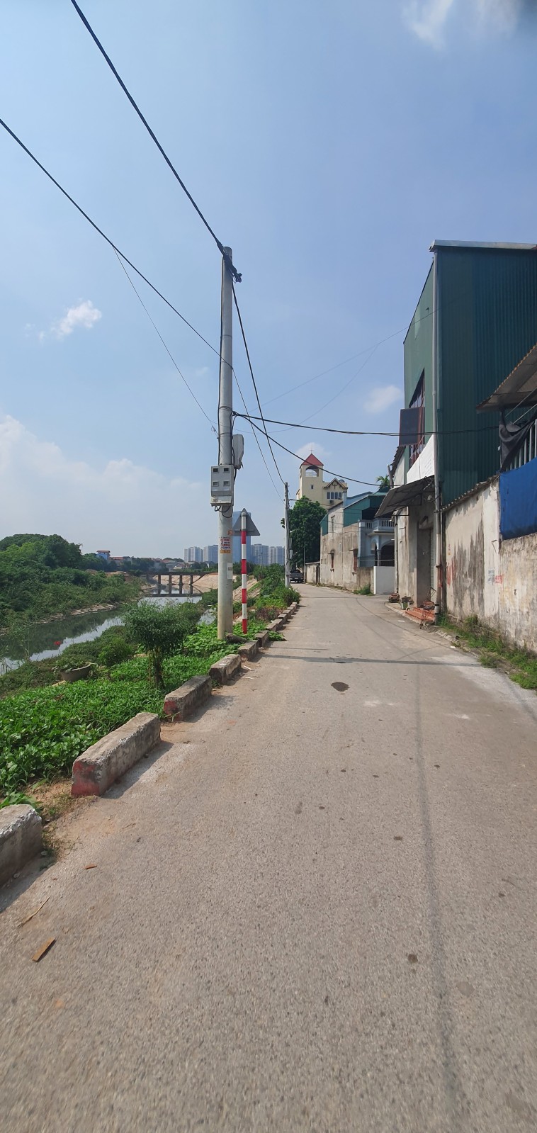 Bán đất Kiêu Kỵ, Dt 100m, Mt 5m, giá hơn 3 tỷ.