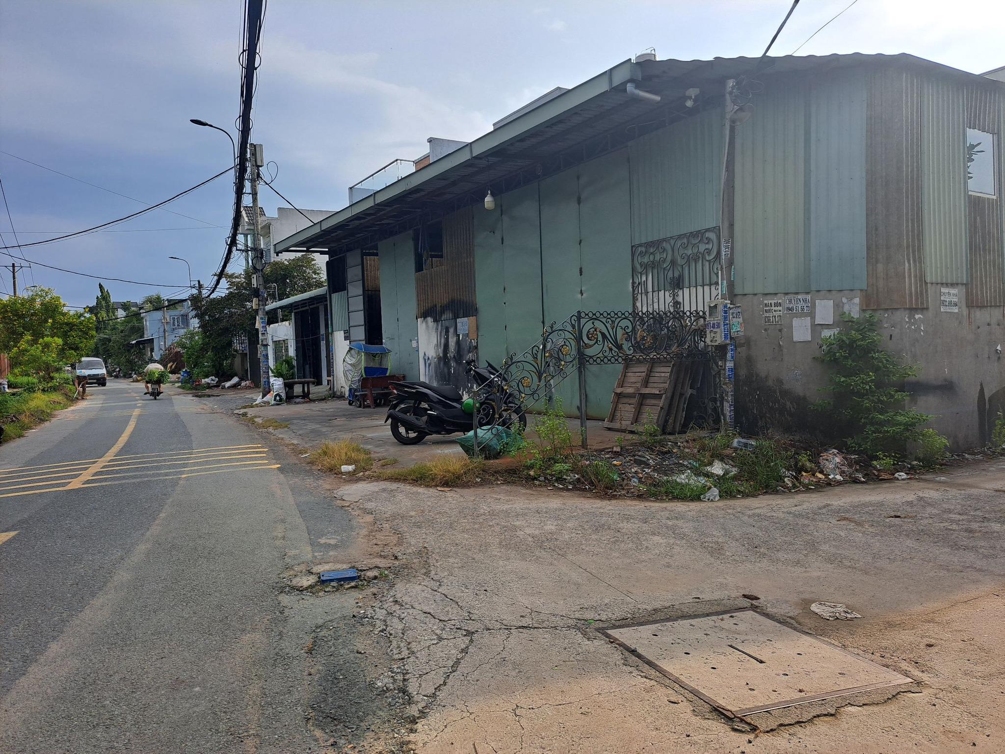 Đất thổ Đặng Thúc Vịnh, mặt tiền nhựa Hocmon 450m, chỉ 30tr.