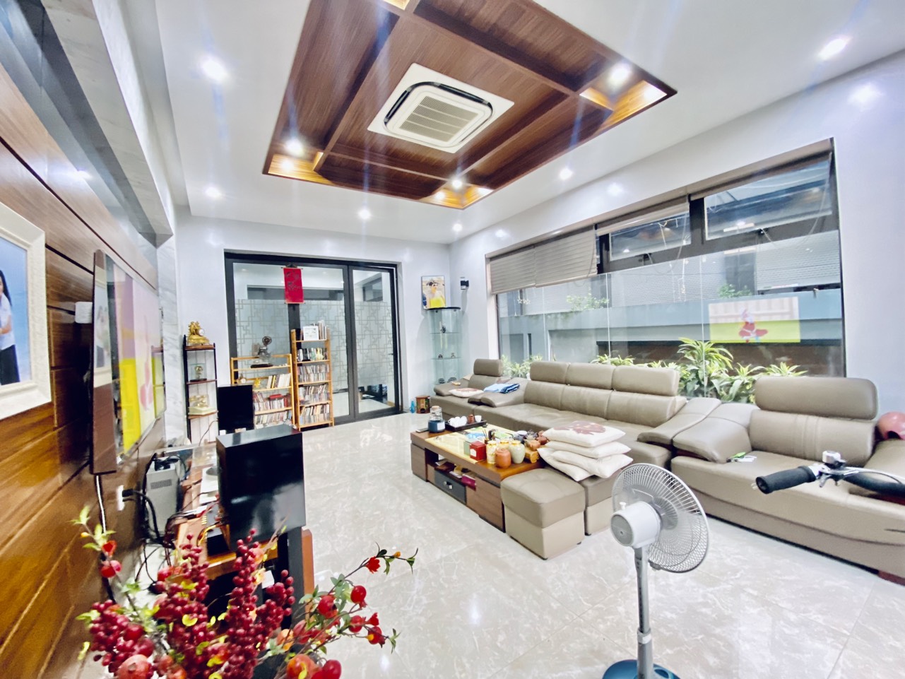 Bán biệt thự sân vườn Hoàng Thế Thiện - 231m2 - mt 11,8m - 3 tầng - lô góc - 15,9 tỷ