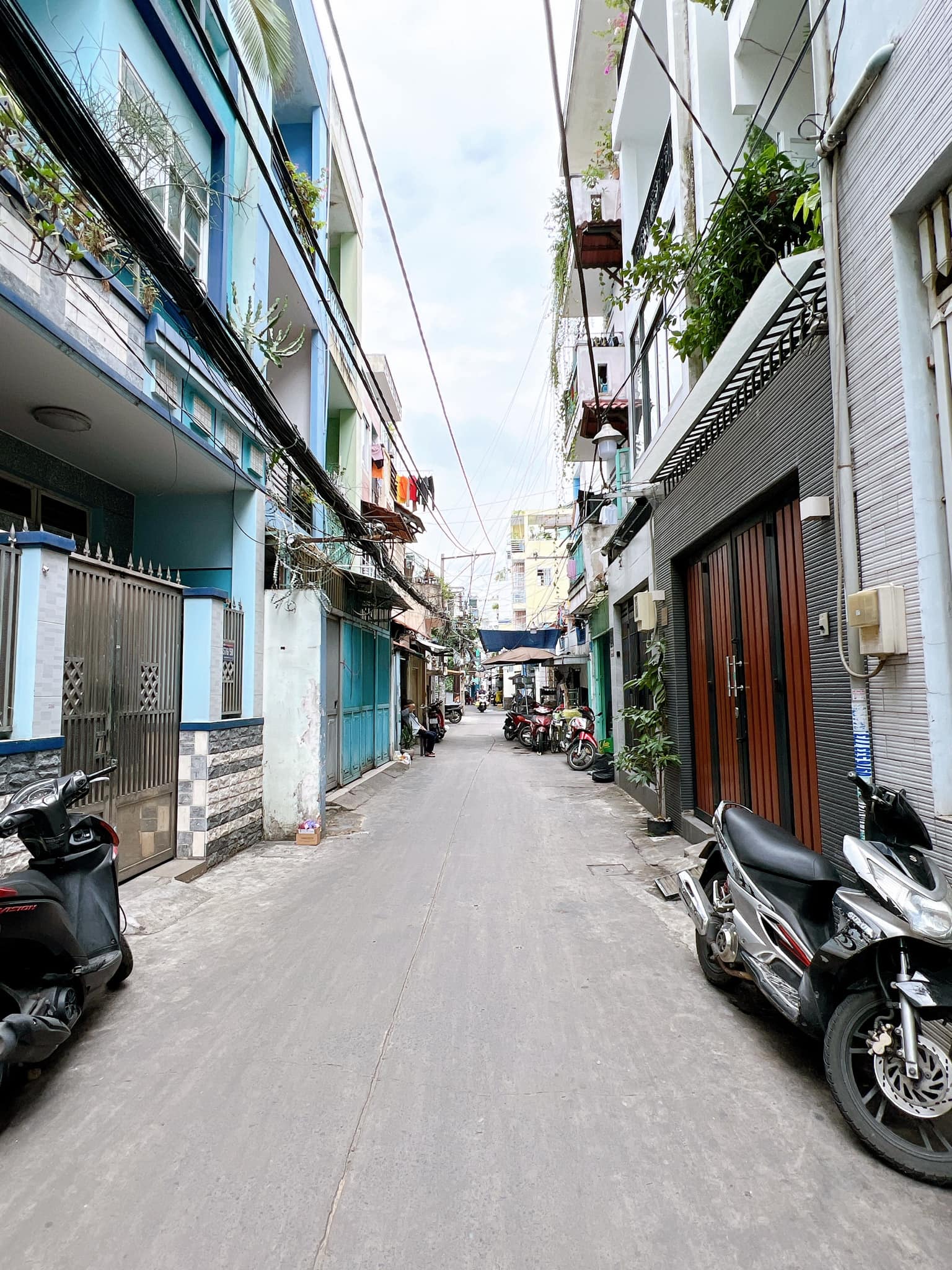 QUÁ RẺ NHÀ 5 TẦNG - 3.5 X 10M - HẺM THÔNG - ĐOÀN VĂN BƠ - GIÁ 4.X TỶ.