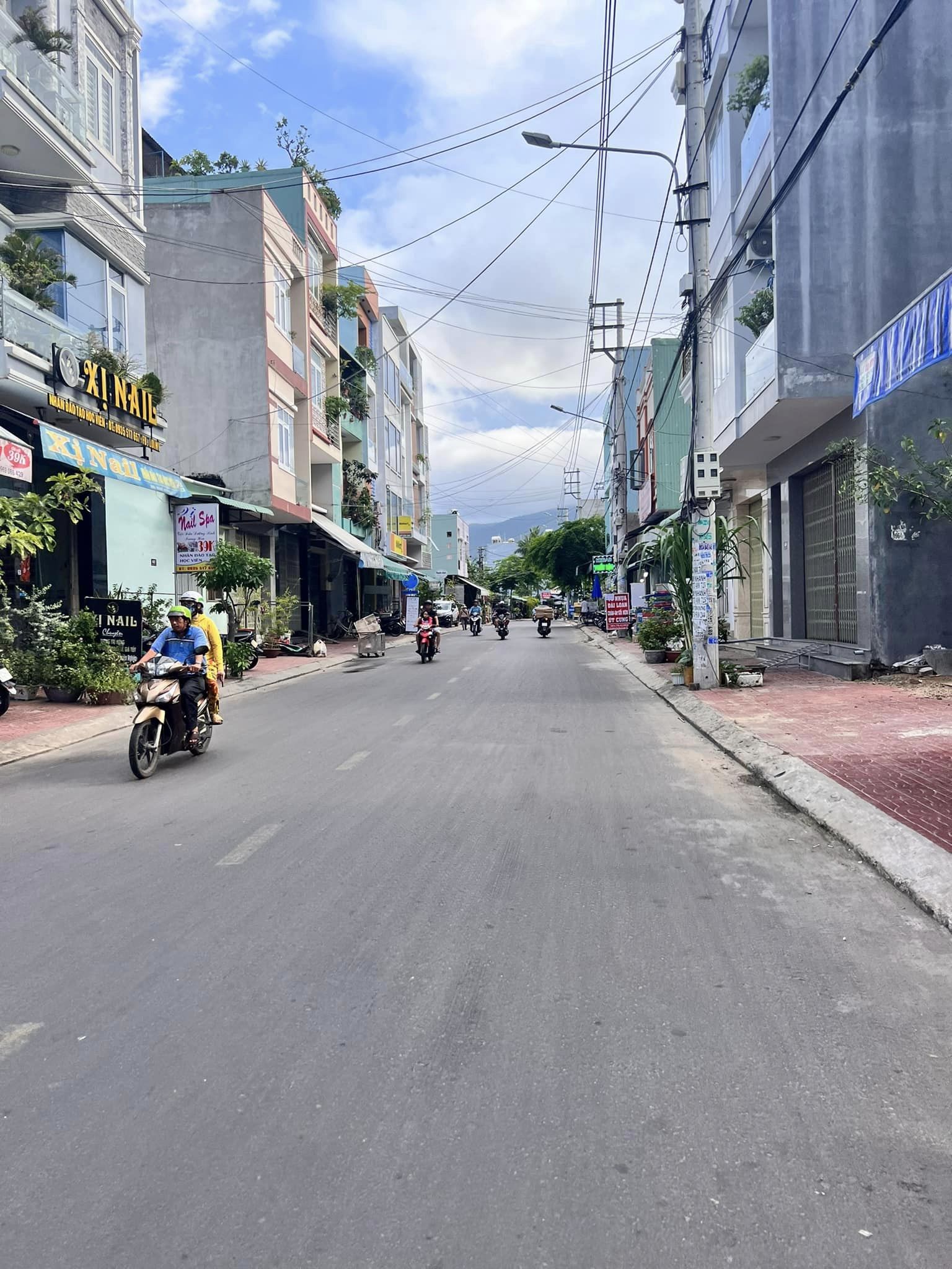 Bán Đất Tặng Nhà Cấp 4 Mặt Tiền Hoàng Văn Thụ P.Ngô Mây Quy Nhơn , 88m2 , 5,2 Tỷ.